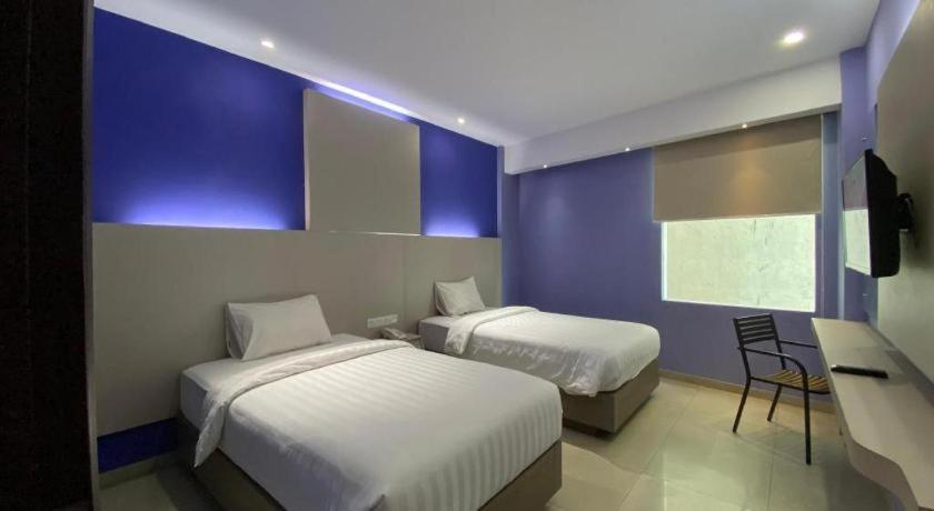 Kharisma Hotel Madiun Zewnętrze zdjęcie