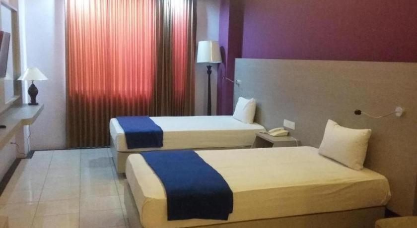 Kharisma Hotel Madiun Zewnętrze zdjęcie