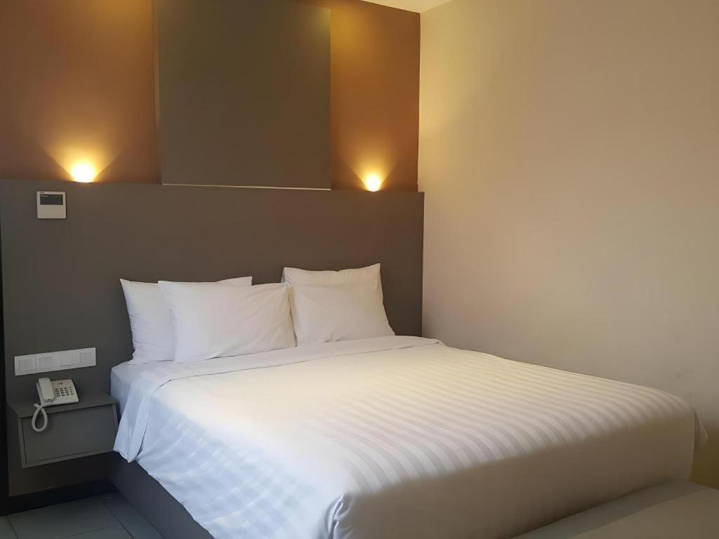 Kharisma Hotel Madiun Zewnętrze zdjęcie